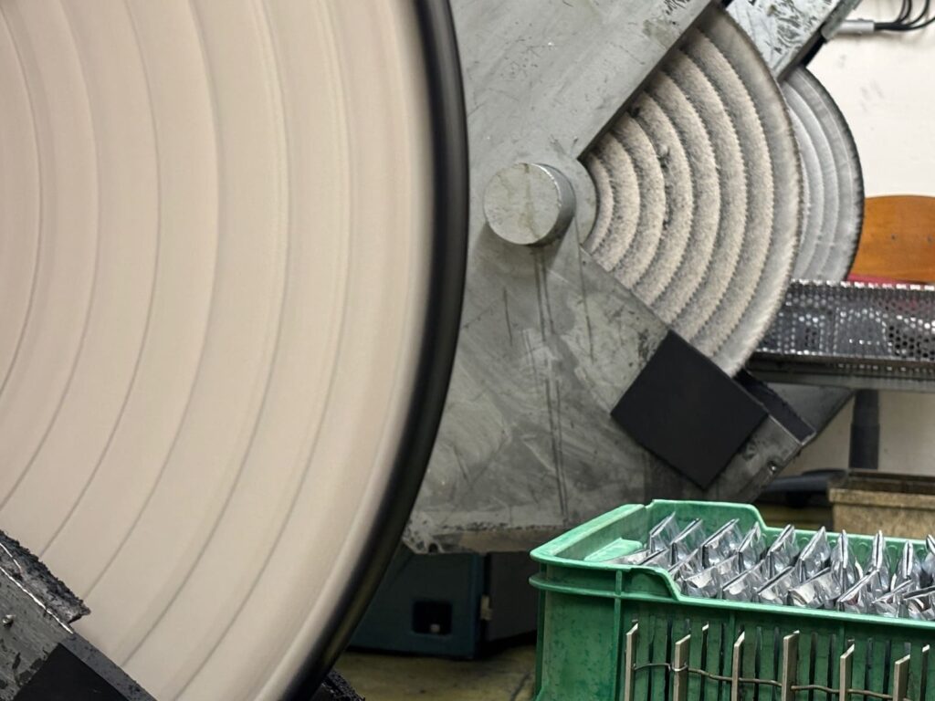 knk-zamac.sk - Výroba zinkových odliatkov a nábytkového kovania