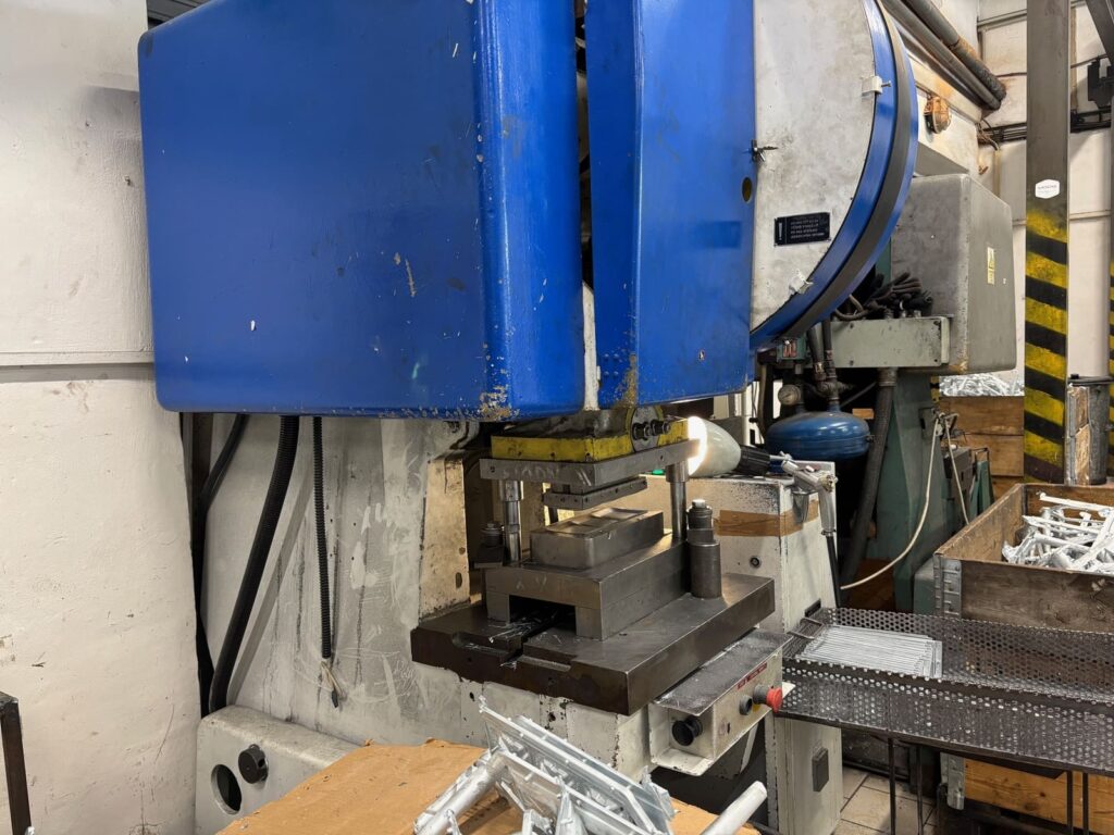 knk-zamac.sk - Výroba zinkových odliatkov a nábytkového kovania